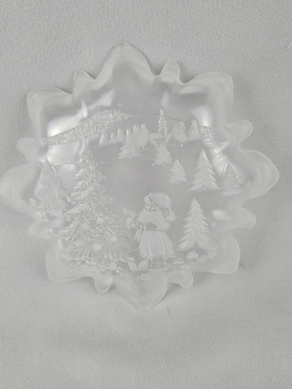 Title: Vintage Mikasa Walther-Glas Christmas Story Plate - Frosted Etched Glass